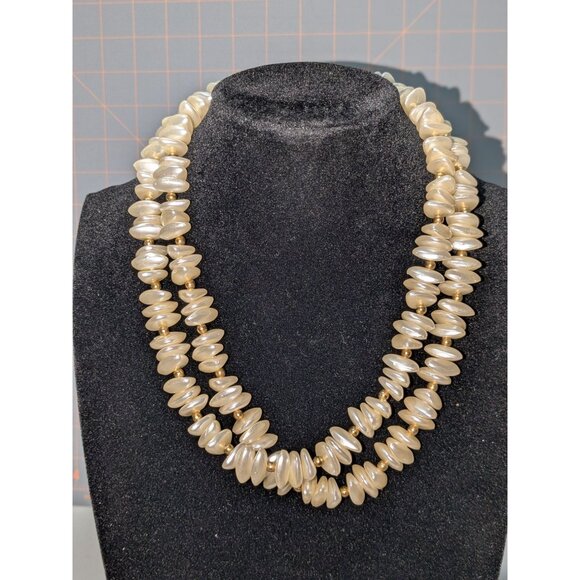 Vintage Victorian Long Cream Shell Bead Necklace Barrel Screw Clasp - Picture 7 of 7